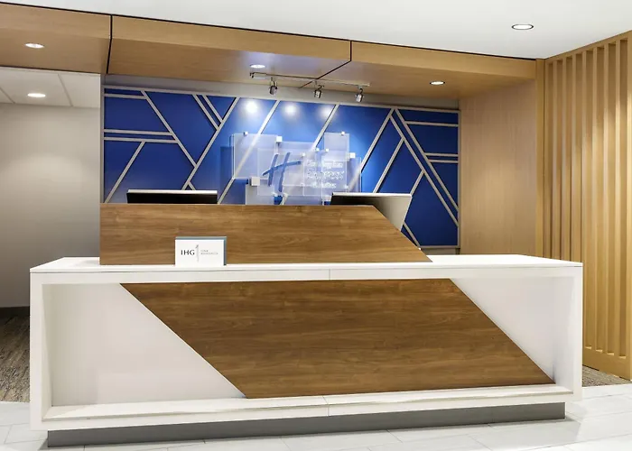 Express & Chicago West - By Ihg Hotel