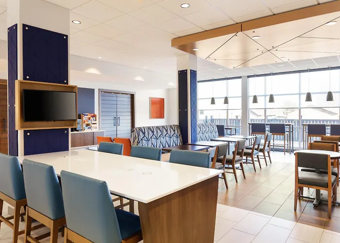 Express & Chicago West - By Ihg 2*