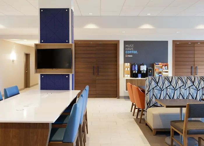 Express & Chicago West - By Ihg Oak Park