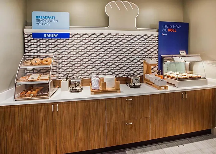 Express & Chicago West - By Ihg Hotel Oak Park