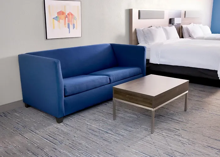 Express & Chicago West - By Ihg